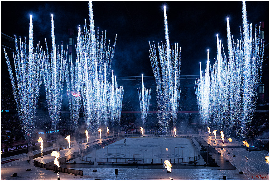 PENNY DEL WINTER GAME;  Kölner Haie - Adler Mannheim; Köln, 03.12.2022